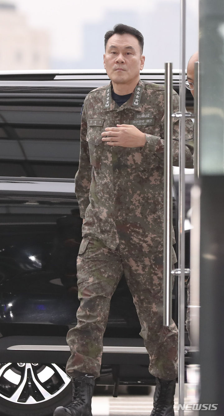 후보자 사무실로 출근하는 김명수 합참의장 후보자