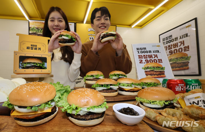 신세계푸드, 노브랜드 버거 짜장버거 출시