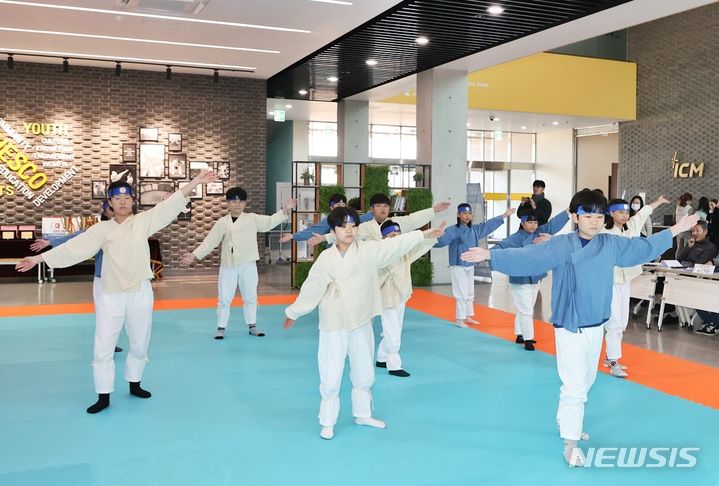 [뉴시스 앵글] 이크 에크 기합 울려 퍼진 택견체조경연대회
