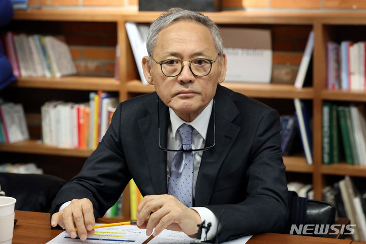 유인촌 장관, 문학계 현장간담회