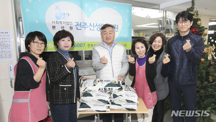 김관영 전북지사, 한파취약 노인시설 방문…어르신·종사자 격려
