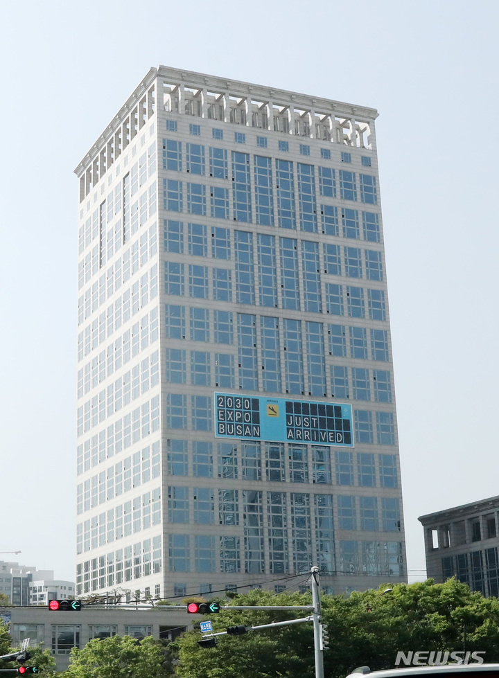 계약해지 불만?..부산시청 앞 분신 소동 40대 검거