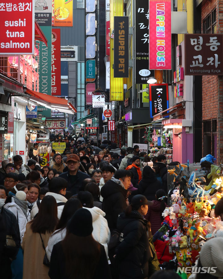 2023년 마지막 날, 붐비는 명동거리
