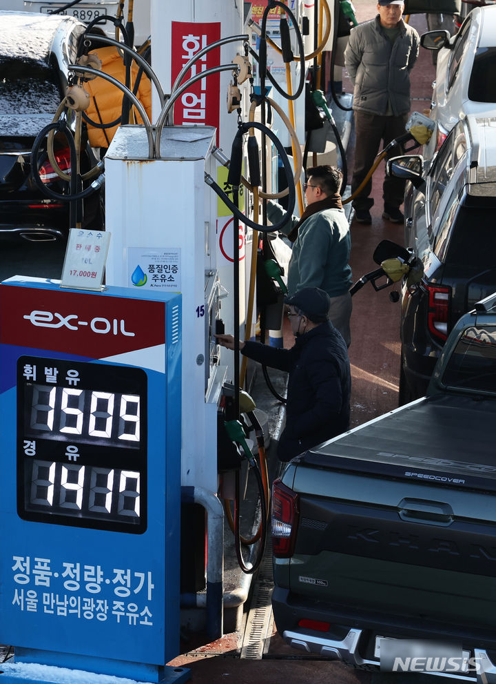 하락하는 휘발유와 경유가격