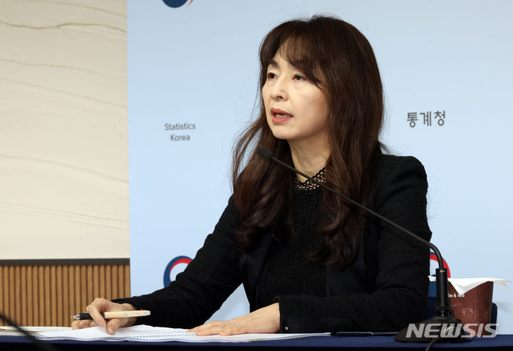 지난해 취업자 전년에 비해 32.7만명 늘어