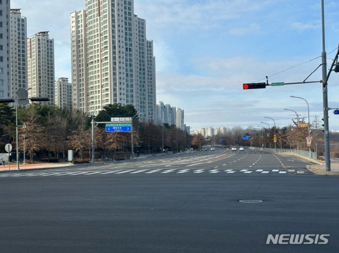상습 정체 파주 운정호수교차로 도로 확장공사 완료