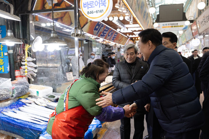 의정부 제일시장 찾은 윤석열 대통령