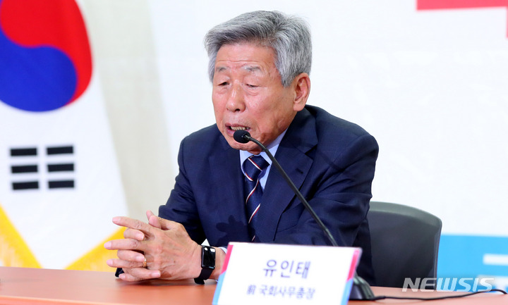 유인태, 이언주 겨냥 인민군 오면 인공기 들고 일제 땐 일장기 드는 사람