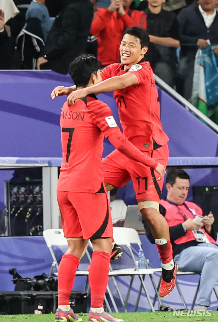 희찬·흥민 골! 클린스만호 亞컵 극적 4강에 영국도 들썩인다