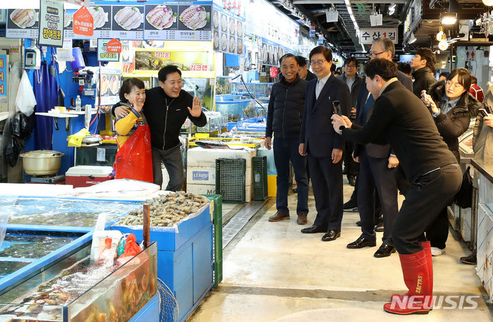 설맞이 민생 물가 점검 나온 오세훈 서울시장