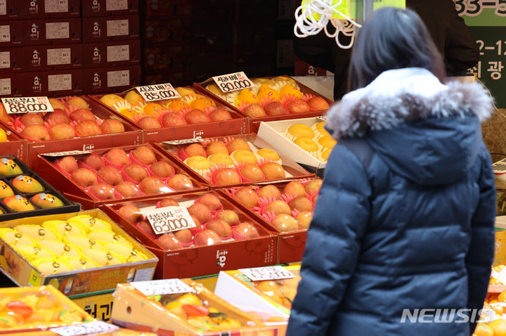 과일, 전통시장이 마트보다 더 비싸