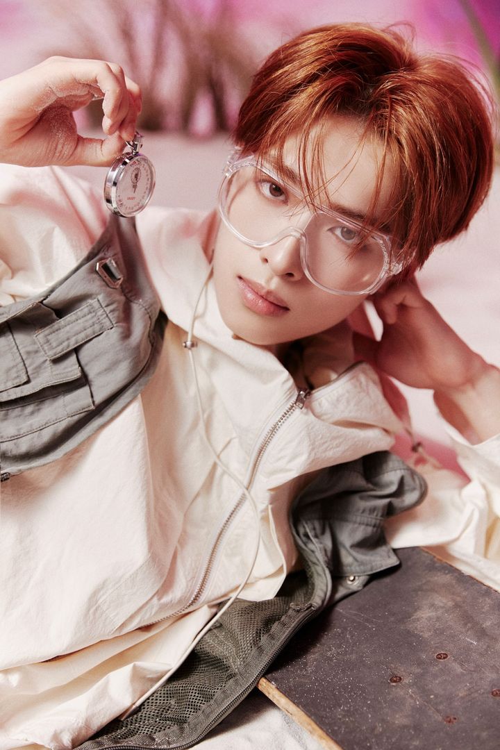 JYP 밴드 엑스디너리 히어로즈 가온, 첫 음악방송 고정 MC