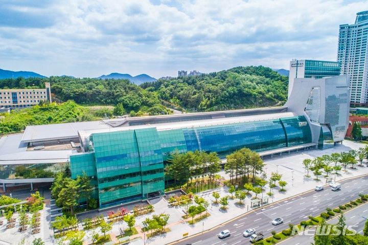 경남도 창원컨벤션센터, 경남관광재단 운영체제 2개월 이상무