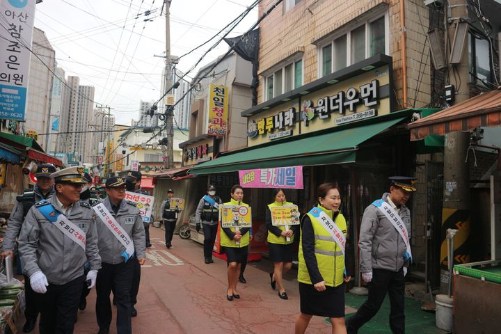 수원 중부경찰서 등굣길 어린이 교통안전 캠페인
