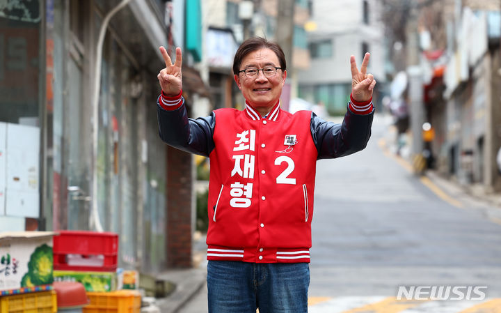 [출구조사]종로, 곽상언 캠프 이겼다 환호…최재형 캠프 탄식