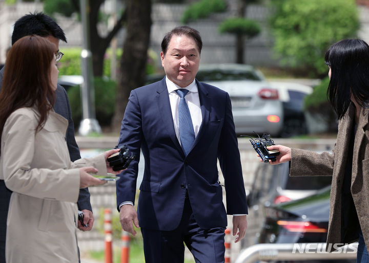 '두번째 법정 대면' 최태원-노소영, 이혼소송 항소심 2차 변론기일 출석 [뉴시스Pic]