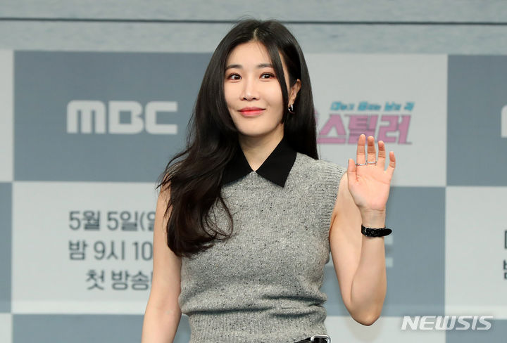 포즈 취하는 이해리