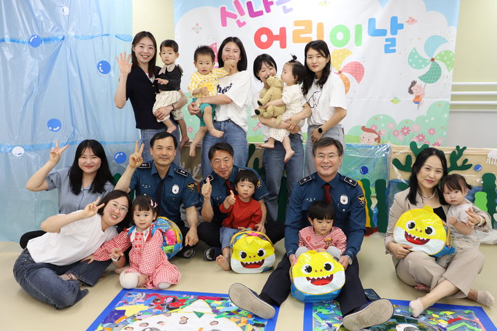 박종섭 구미경찰서장, 署어린이집 찾아 선물 전달