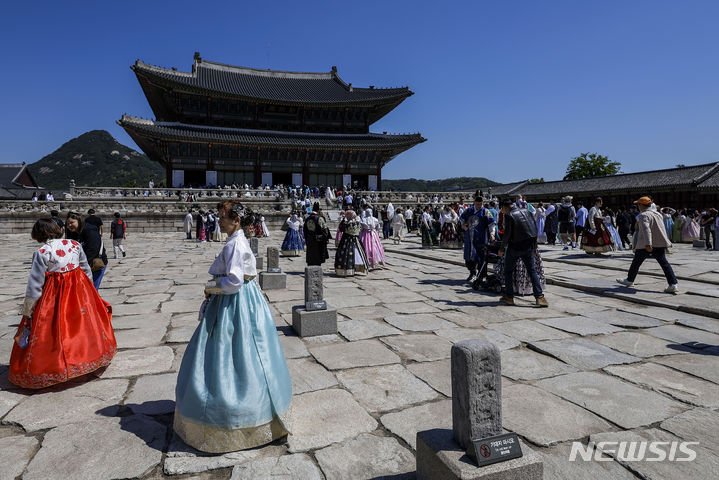북적이는 경복궁