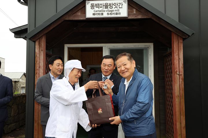 동백마을 찾은 이상민 장관