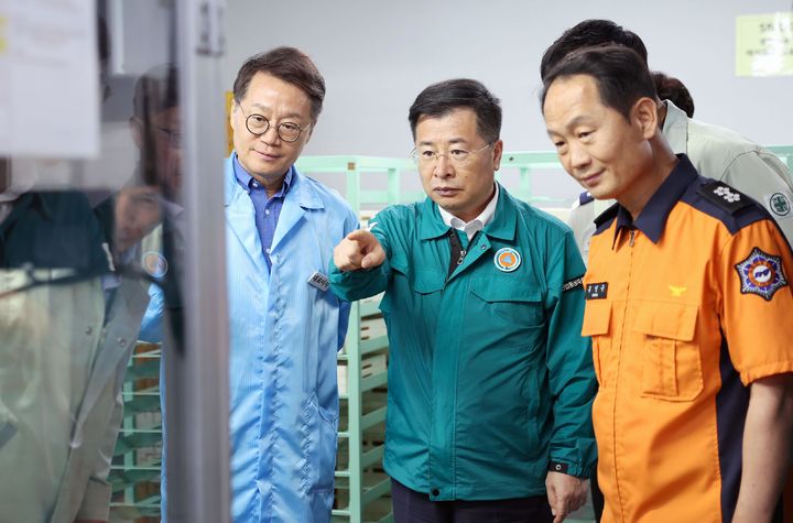 강경성 차관, 리튬 1차전지 기업 안전점검