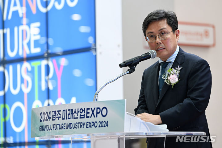 축사하는 안도걸