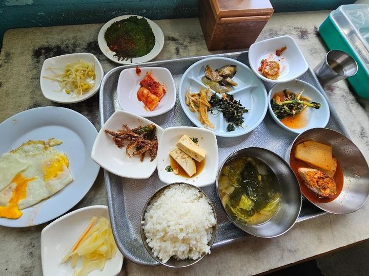 반찬 14개 백반이 5000원…부산에 있다는 노부부 식당