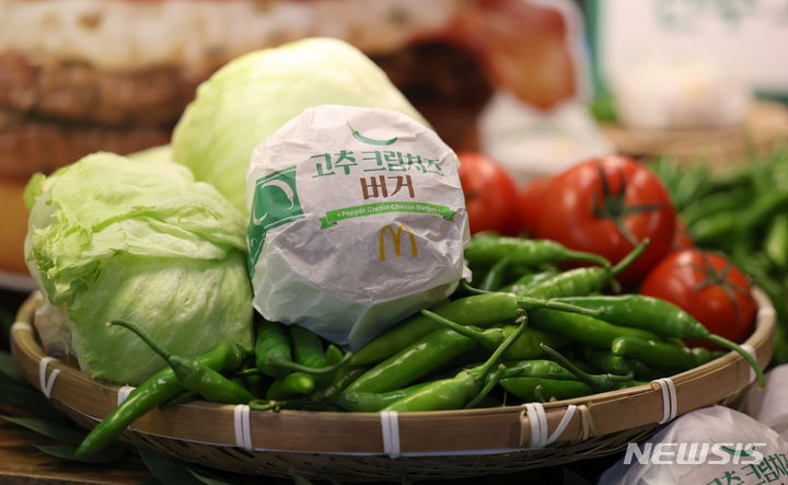 맥도날드가 찾은 한국의 맛, 진주 고추 크림치즈 버거