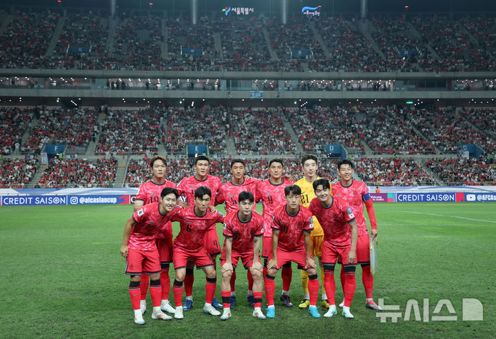 경기 전 단체사진 촬영하는 축구대표팀