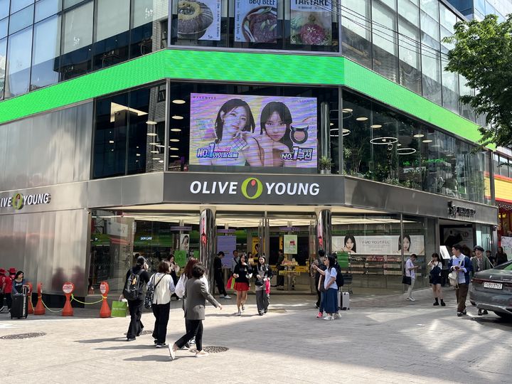 성수 핫플로 총출격 무신사·올리브영, 초대형 매장 공세
