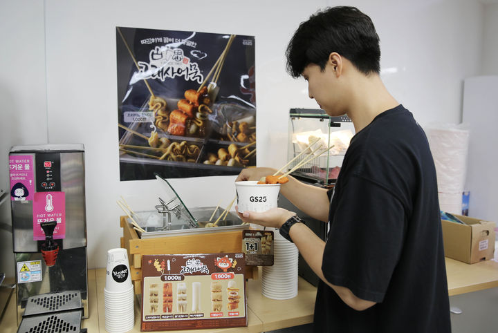갑자기 날씨 쌀쌀해지자… 편의점 핫팩 매출 뜨거워졌다