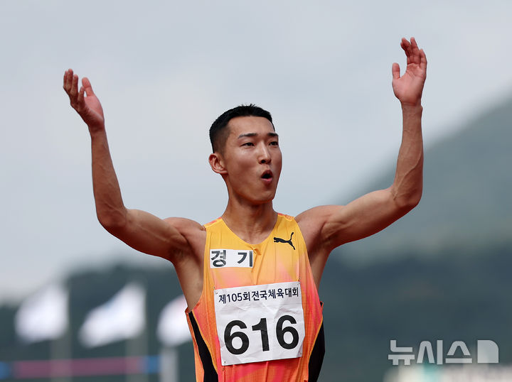 높이뛰기 우상혁, 전국체전 금메달… 개인 통산 9번째 [뉴시스Pic]