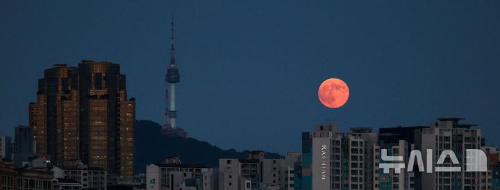서울 하늘에 떠오른 슈퍼문