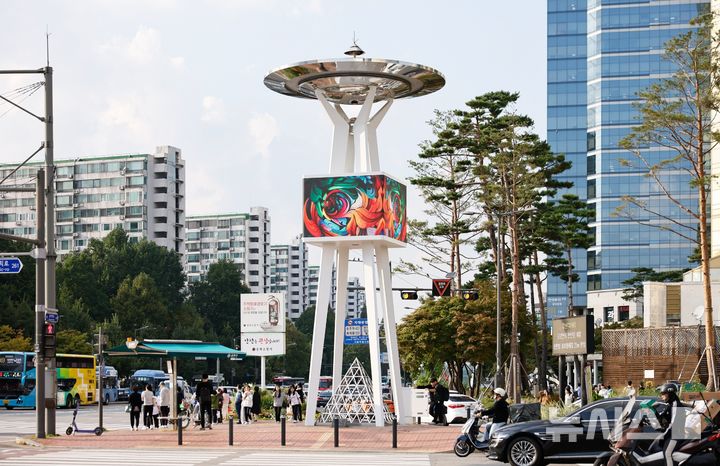 송파구, 잠실역·거여역 낡은 전광판 미디어아트로 새단장