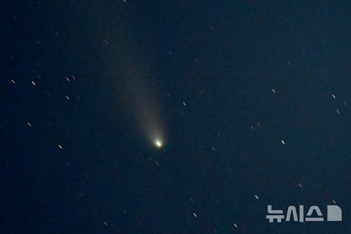 서쪽 밤하늘에 관측된 혜성(C/2023A3)