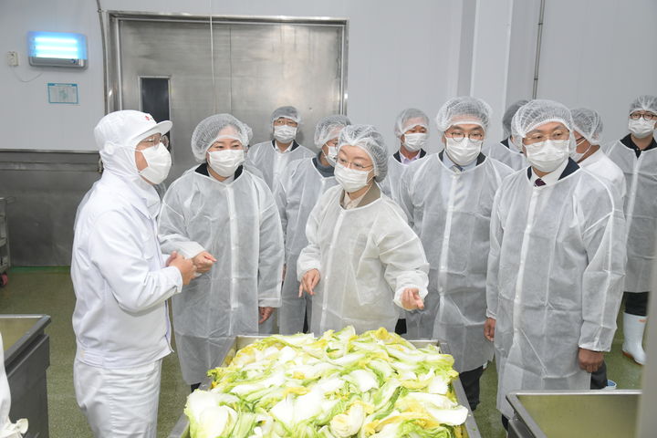 안전한 김장 되도록…식약처·농식품부 수장, 합동점검