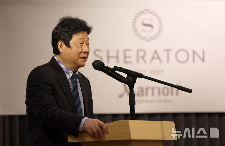 인사말하는 홍봉철 에스와이에스홀딩스 회장