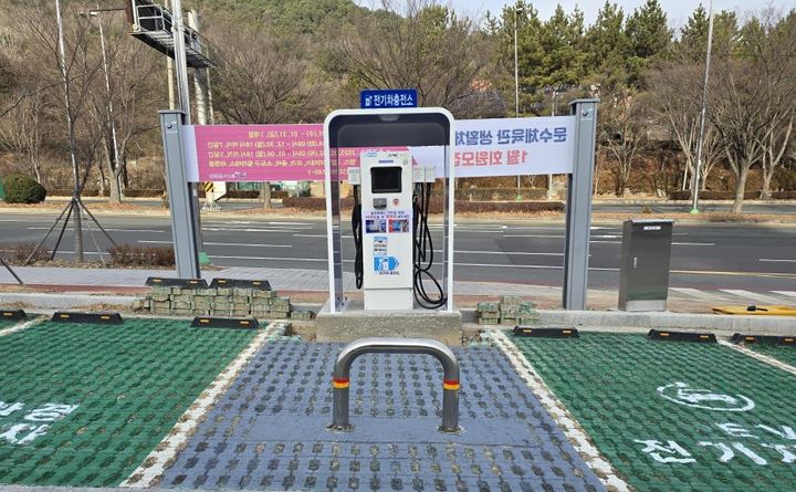 [울산소식]울산시설공단, 시립 어린이 테마파크 점자 달력 기증 등