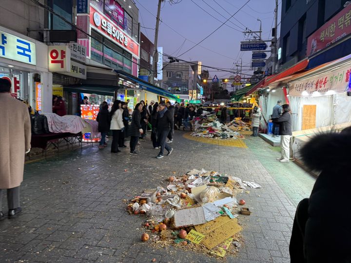 70대 男 몰던 차 돌진에 목동 깨비시장 난장판…차없는 거리 건의했는데[현장]