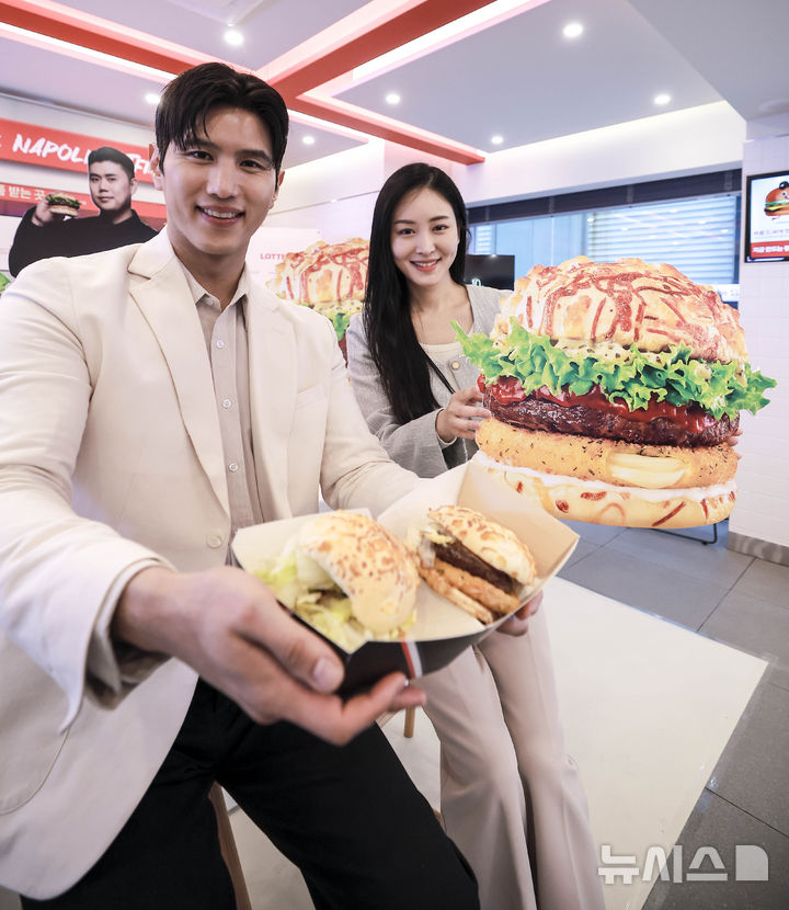 롯데리아, 나폴리맛피아 모짜렐라버거 2종 출시