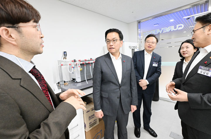 최상목 대통령 권한대행, 서울바이오허브 글로벌센터 큐어버스 방문