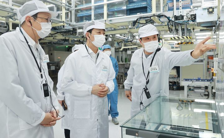 글로벌 관세전쟁에 반도체·배터리 위태…한국판 IRA 필요 목소리↑