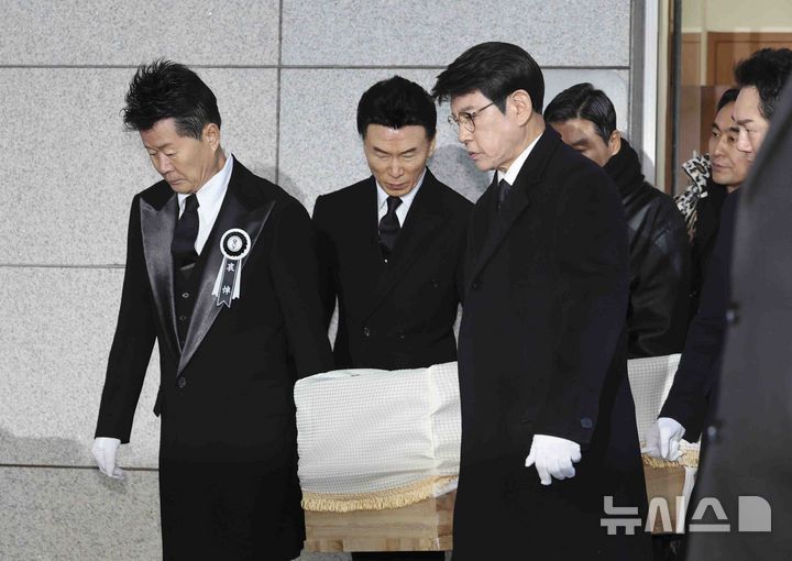 네박자 속 사랑·이별도 있네…송대관, 눈물의 영결식