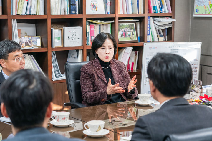 이수희 강동구청장, 한국마사회 만나 강동지사 이전 논의
