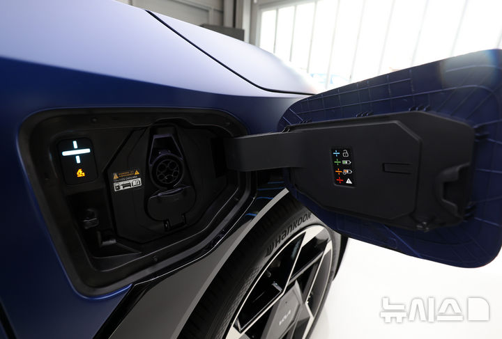 EV4 GT-line 충전 단자