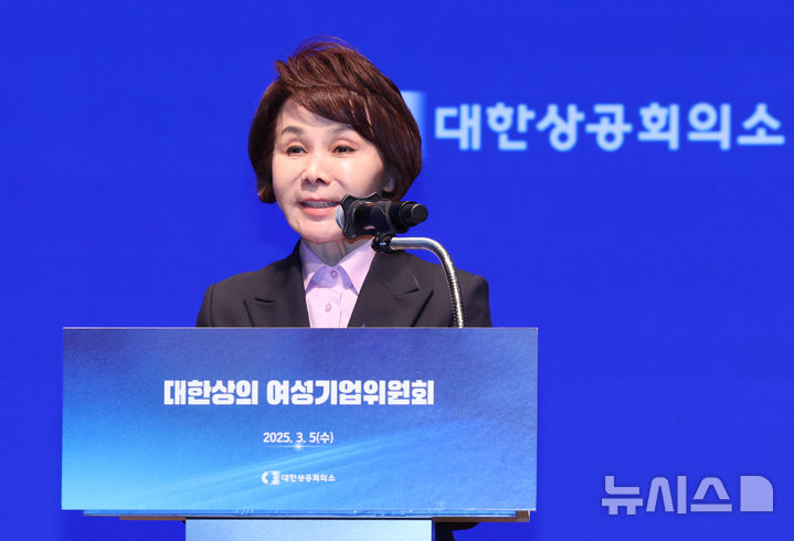 인사말하는 정기옥 LSC푸드 회장