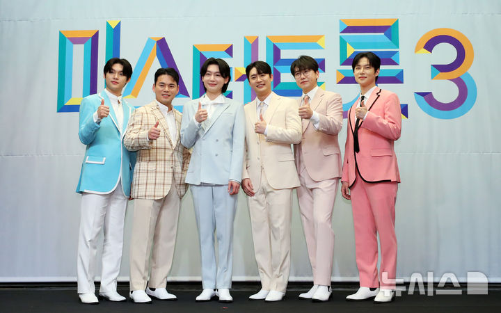 포즈 취하는 미스터트롯3 TOP7의 주인공들