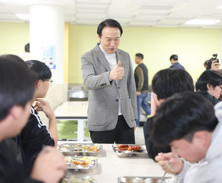 현장 혼선 줄인다 경기교육청, 위탁 급식 지침서 배포