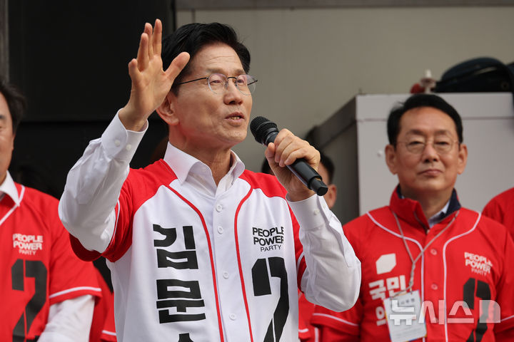 부산 자갈치시장 찾아 유세하는 김문수 후보