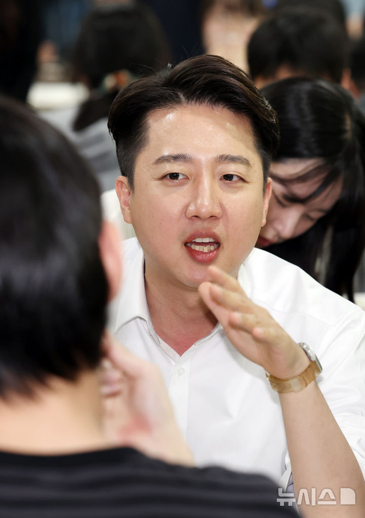 부산대서 학식 먹는 이준석 후보
